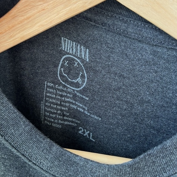 Nirvana Official Rainbow Smiley Face Retro Reprint New Tee Size Large - Picture 4 of 7